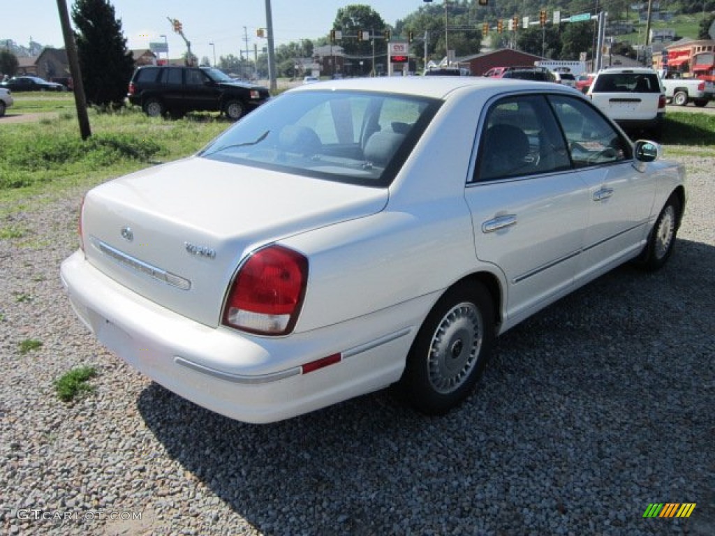 2001 XG300 Sedan - Nordic White / Black photo #5