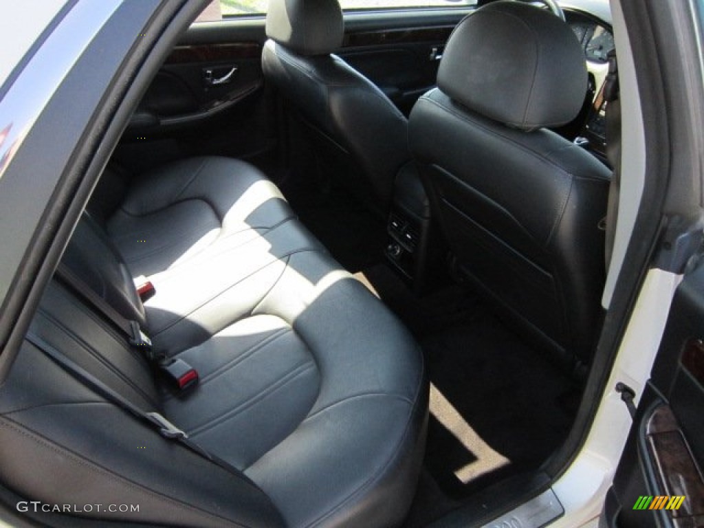 2001 XG300 Sedan - Nordic White / Black photo #17