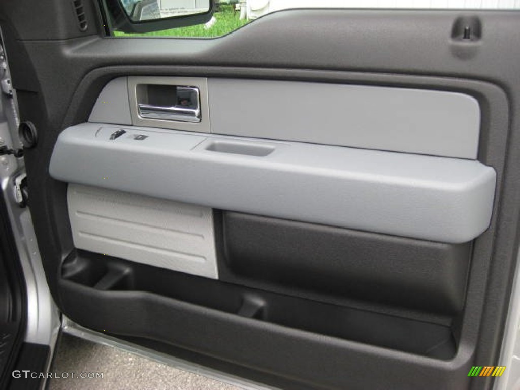 2011 F150 XL Regular Cab - Ingot Silver Metallic / Steel Gray photo #18