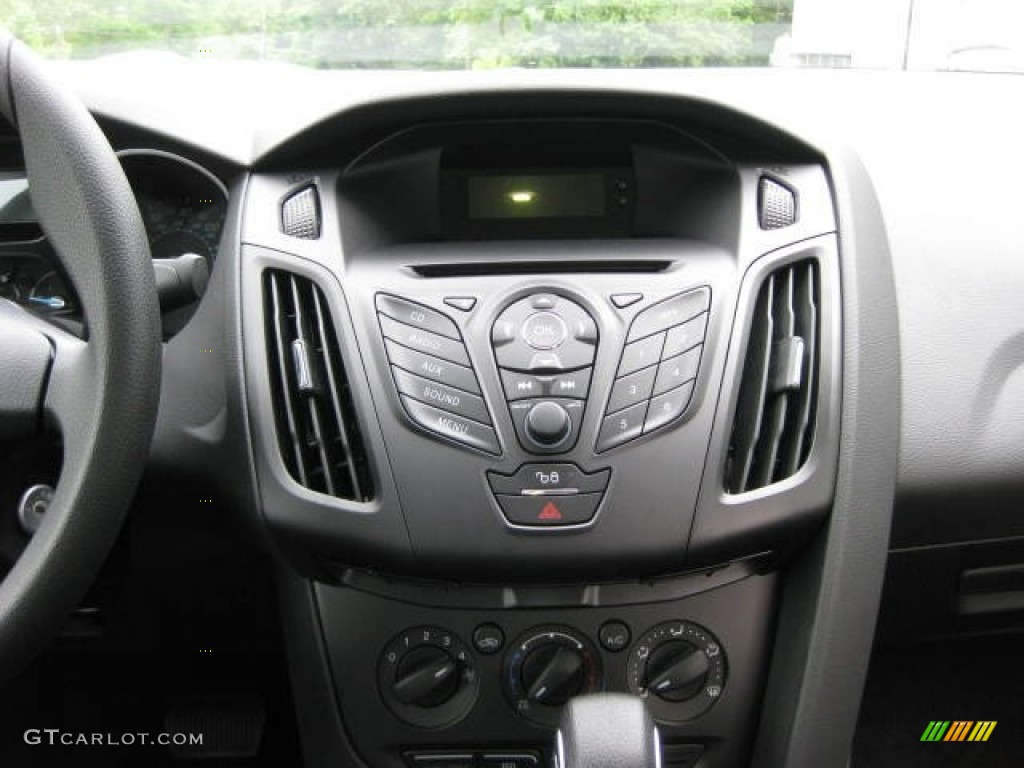 2012 Ford Focus S Sedan Controls Photo #51572899