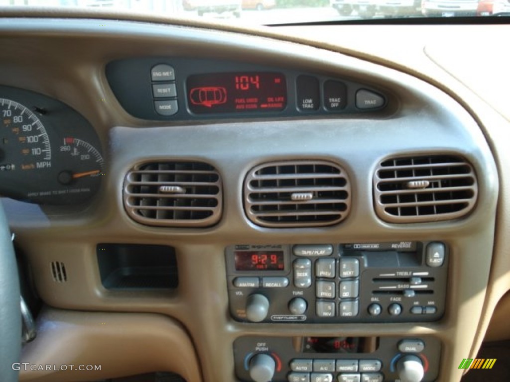 1999 Pontiac Grand Prix GT Sedan Controls Photos