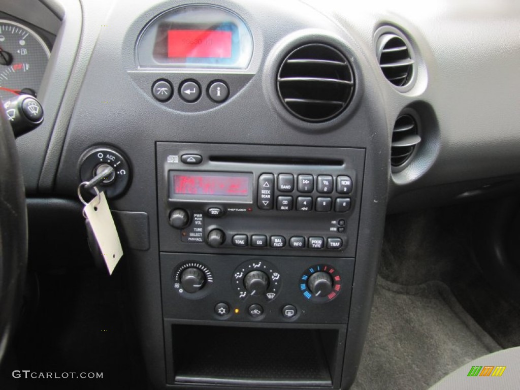 2005 Pontiac Grand Prix GTP Sedan Controls Photo #51582544