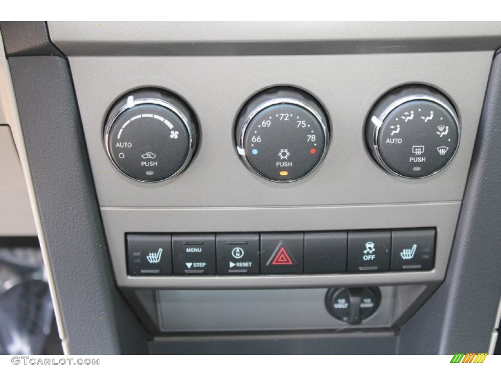2010 Dodge Avenger R/T Controls Photo #51585283