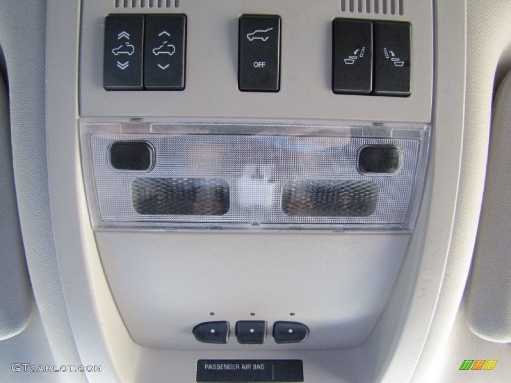 2008 Chevrolet Suburban 1500 LTZ 4x4 Controls Photo #51586033