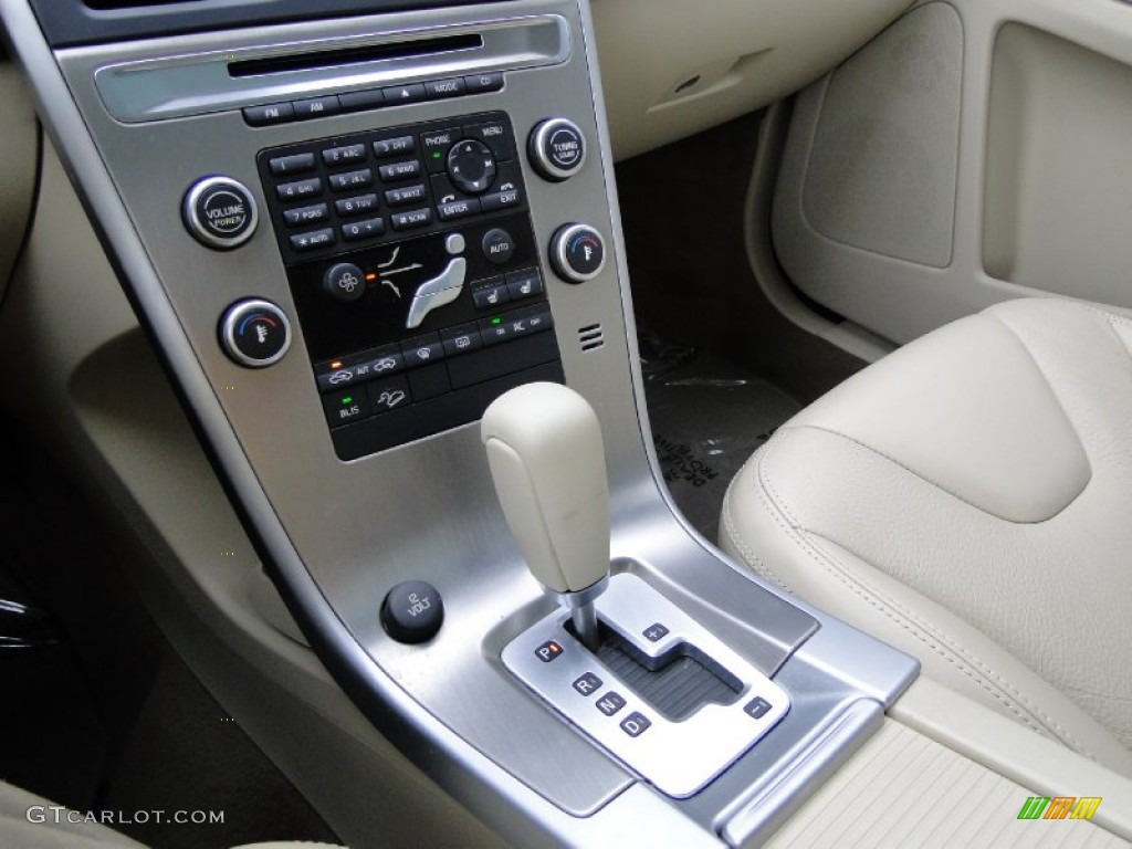 2010 Volvo XC60 T6 AWD Controls Photo #51592288
