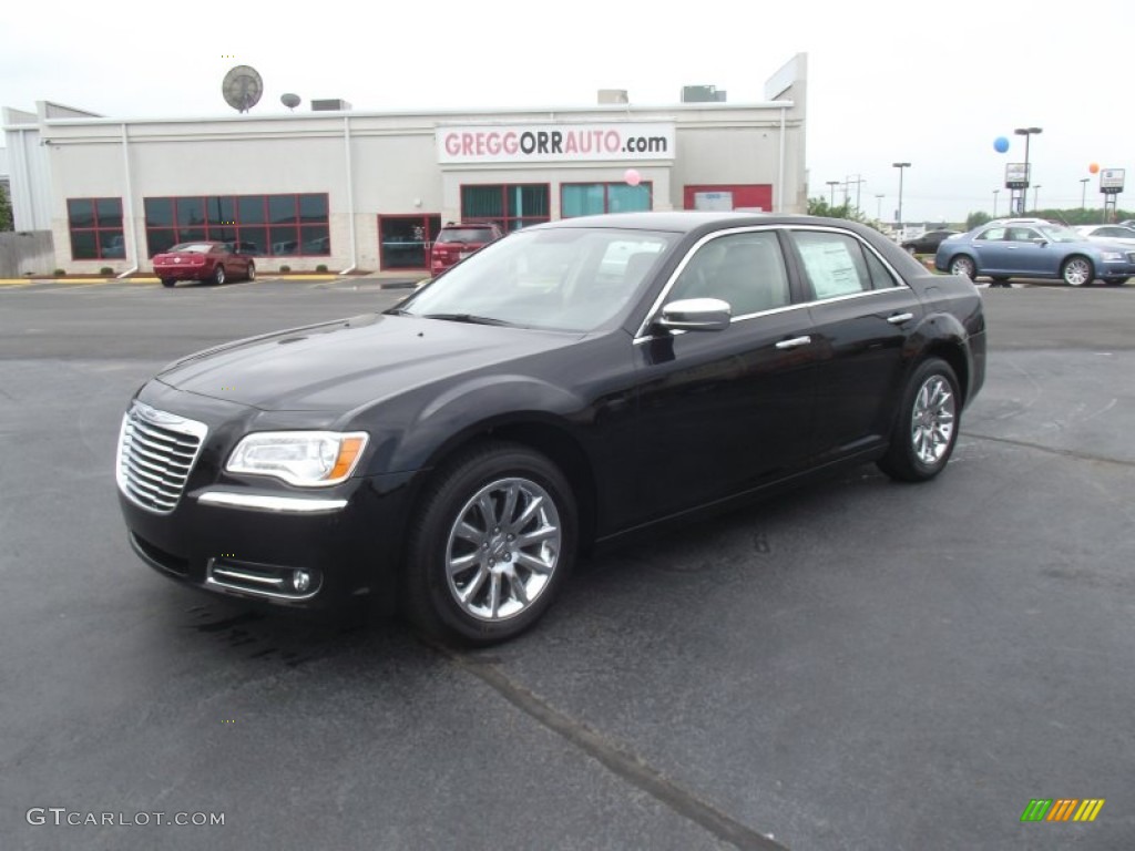 Brilliant Black Crystal Pearl Chrysler 300