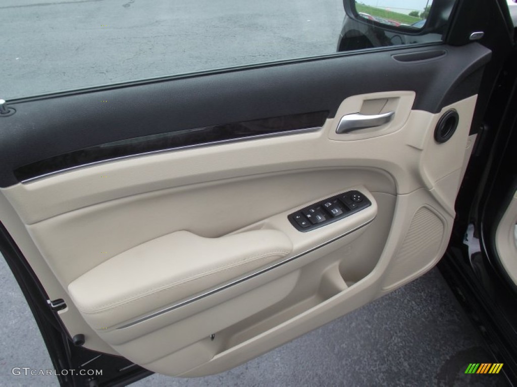 2011 Chrysler 300 Limited Black/Light Frost Beige Door Panel Photo #51594736