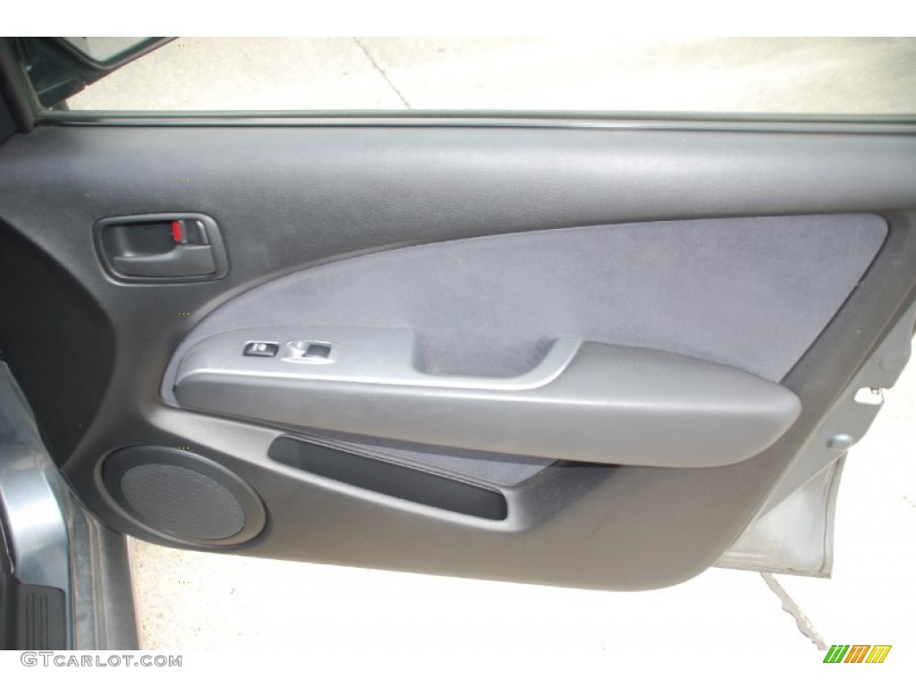 2004 Outlander LS - Urban Gray Pearl / Charcoal photo #9
