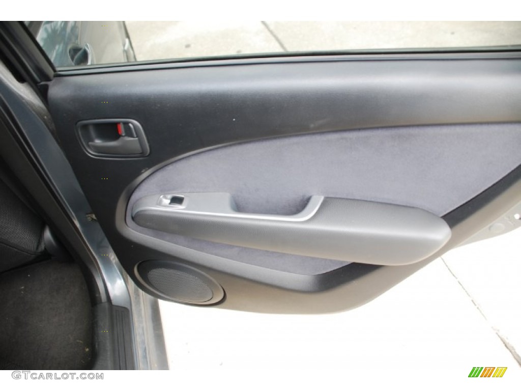 2004 Outlander LS - Urban Gray Pearl / Charcoal photo #11