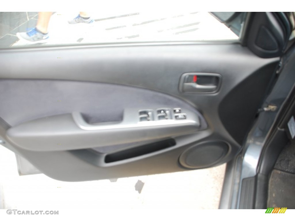 2004 Outlander LS - Urban Gray Pearl / Charcoal photo #15