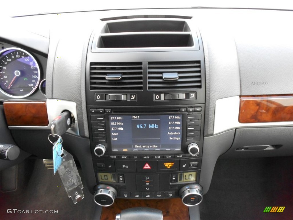 2008 Volkswagen Touareg 2 V8 Controls Photo #51596416
