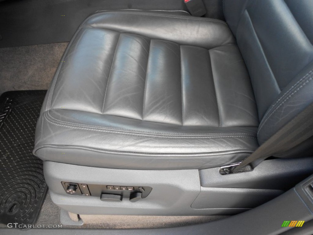 2004 Volkswagen Touareg V8 Controls Photo #51596764