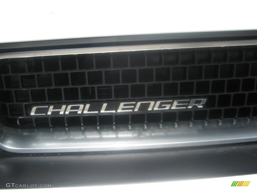 2011 Challenger SE - Bright White / Dark Slate Gray photo #23