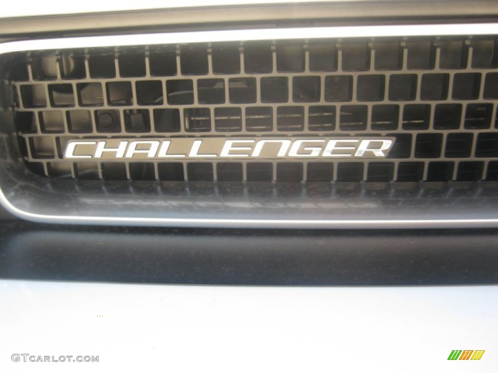 2011 Challenger SE - Bright White / Dark Slate Gray photo #21
