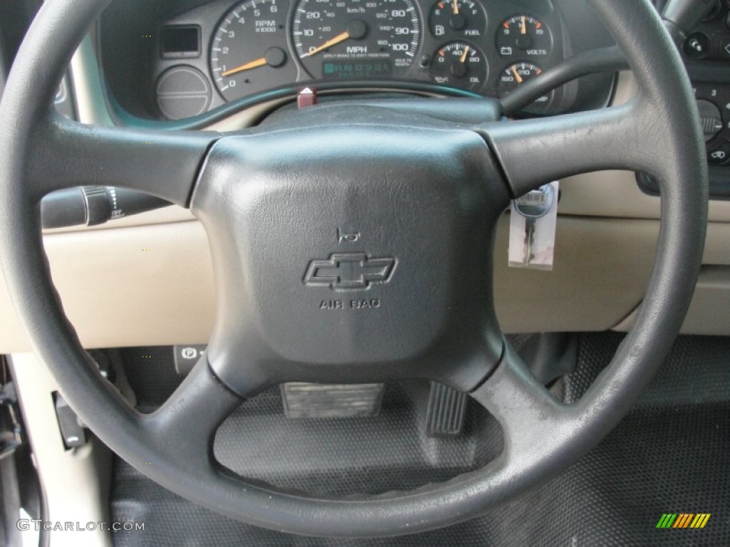 2002 Chevrolet Silverado 1500 LS Crew Cab Graphite Gray Steering Wheel Photo #51601909