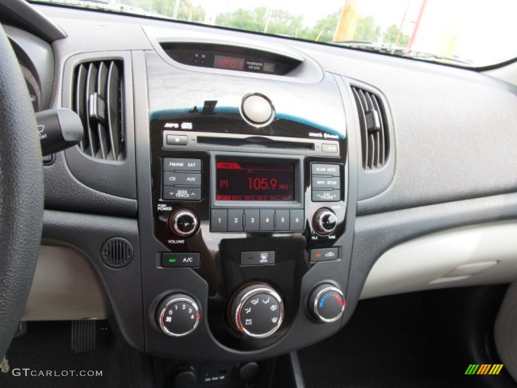 2010 Kia Forte Koup EX Controls Photo #51603403