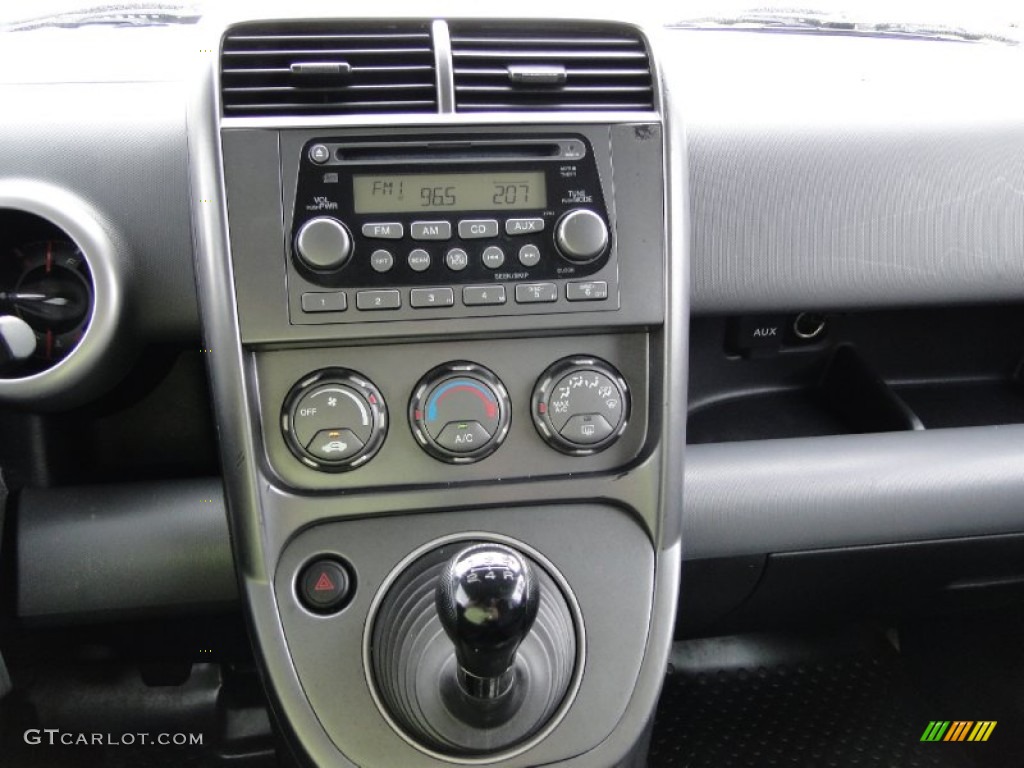 2004 Honda Element EX AWD Controls Photo #51604237