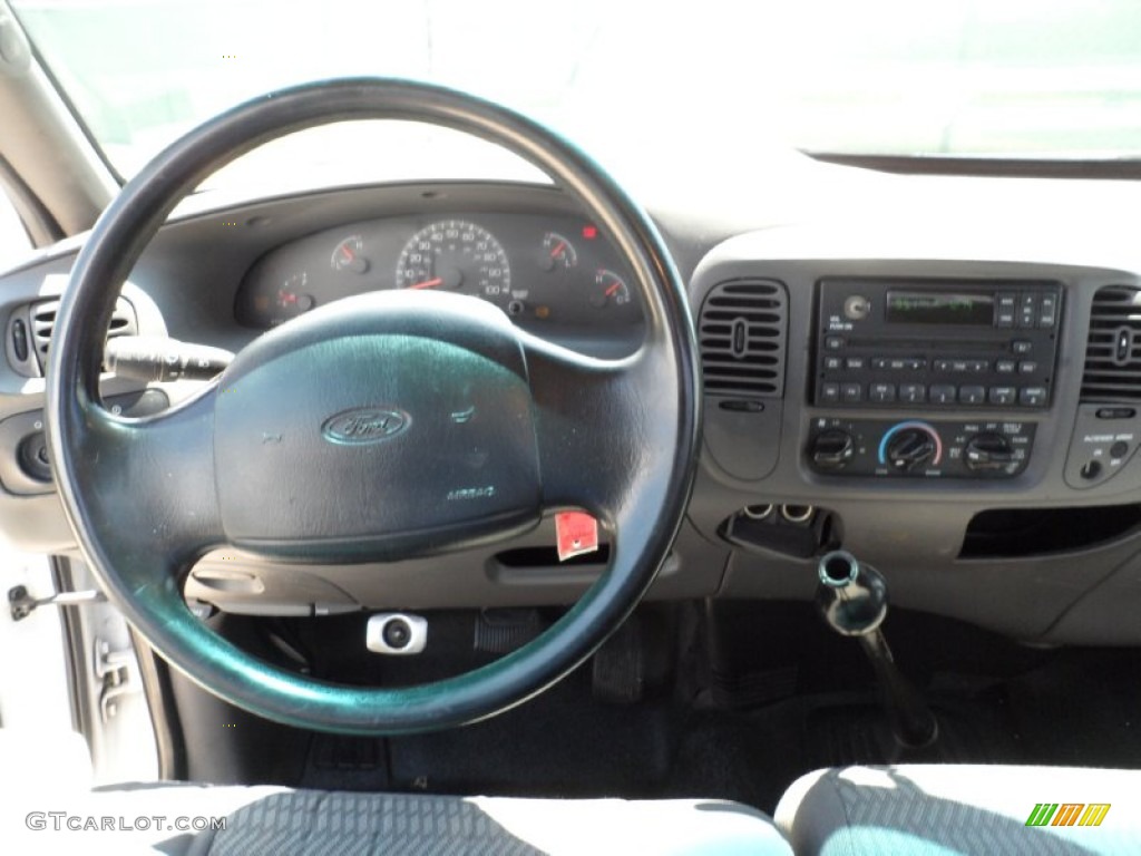 2000 Ford F150 XL Regular Cab Medium Graphite Steering Wheel Photo #51610057
