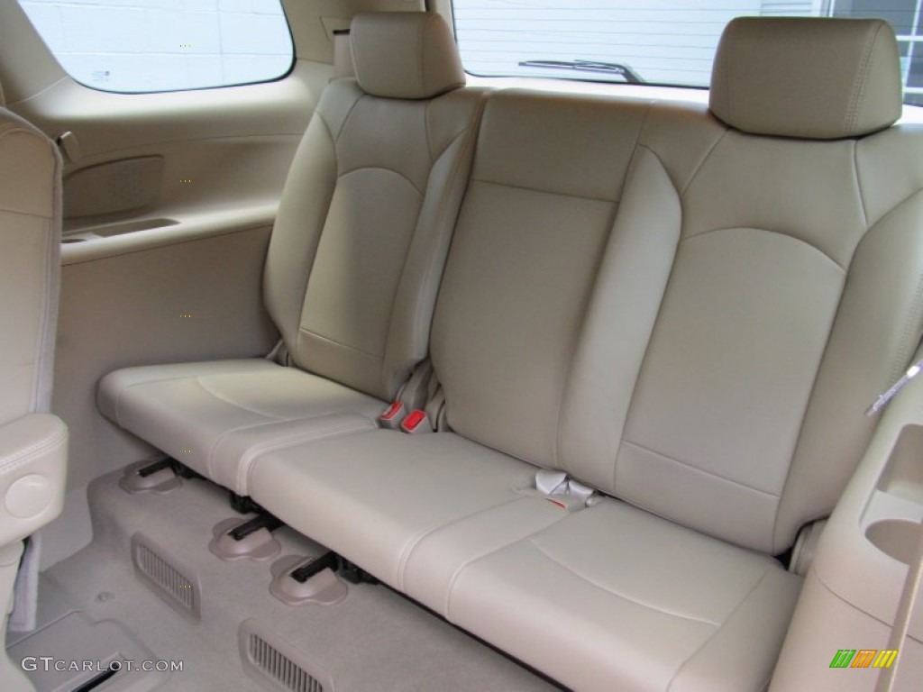 Tan Interior 2007 Saturn Outlook XR AWD Photo #51610201