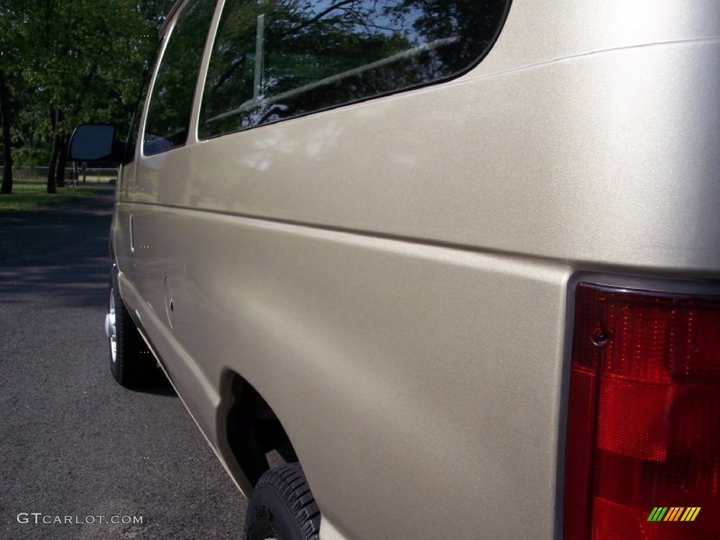 2000 E Series Van E250 Passenger - Harvest Gold Metallic / Medium Parchment photo #22