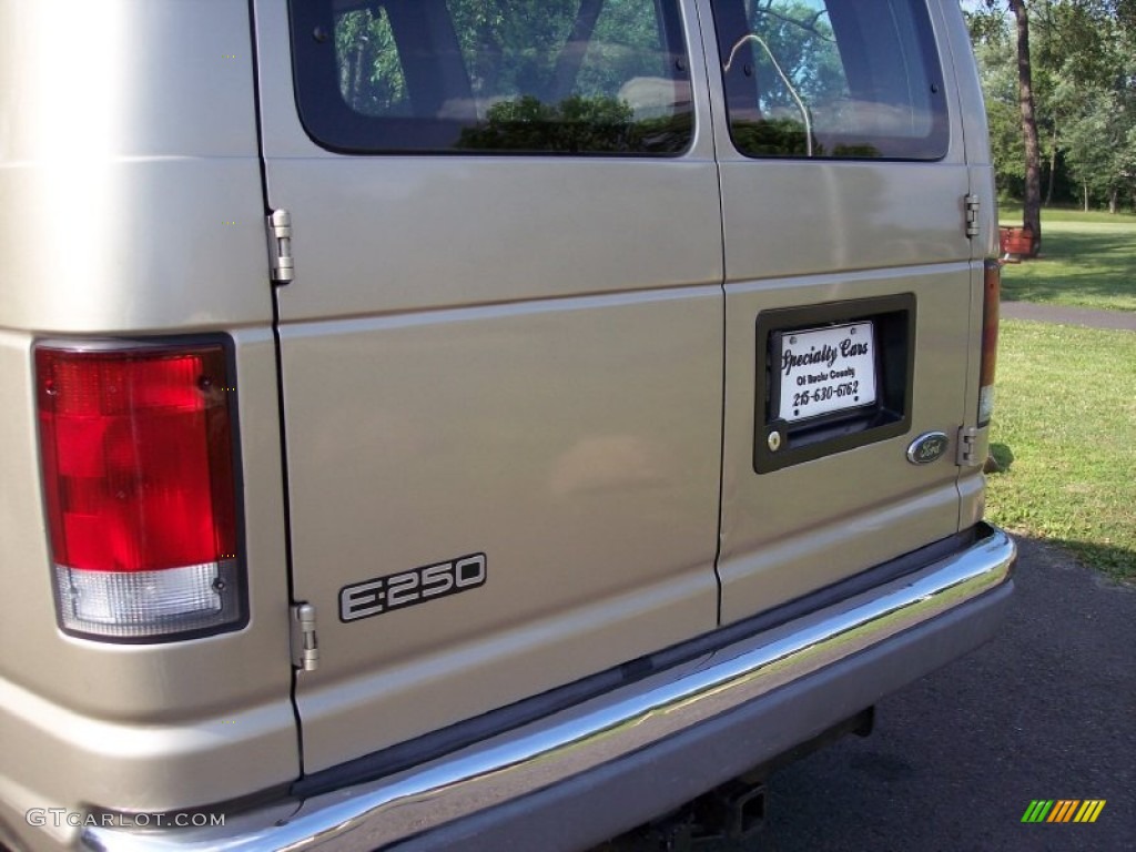 2000 E Series Van E250 Passenger - Harvest Gold Metallic / Medium Parchment photo #26