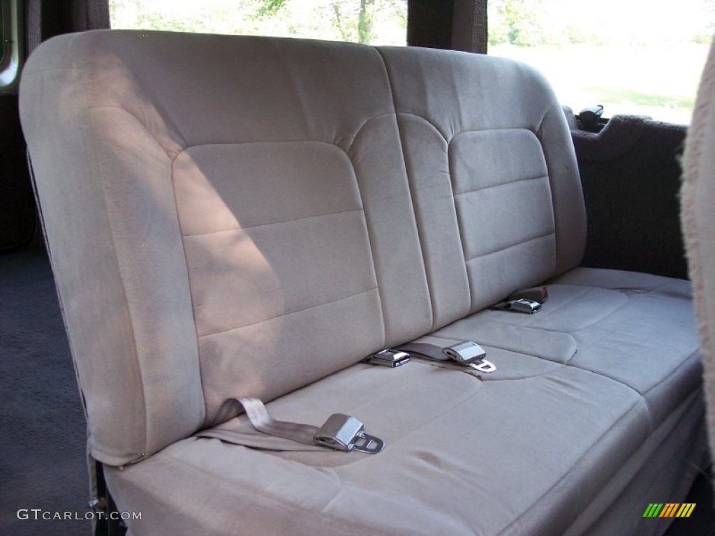 Medium Parchment Interior 2000 Ford E Series Van E250 Passenger Photo #51616312