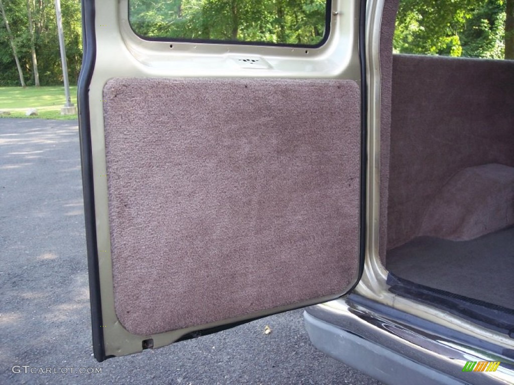 2000 E Series Van E250 Passenger - Harvest Gold Metallic / Medium Parchment photo #46