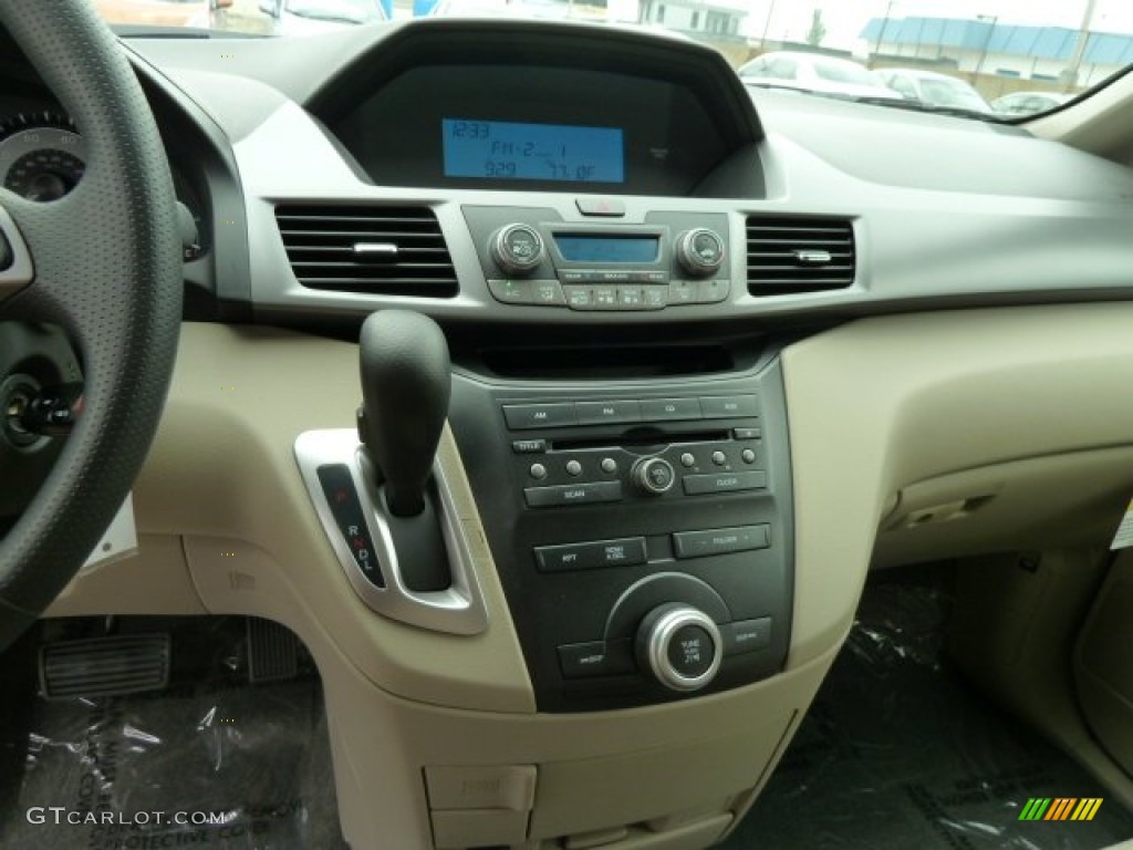 2011 Honda Odyssey LX Controls Photo #51616459
