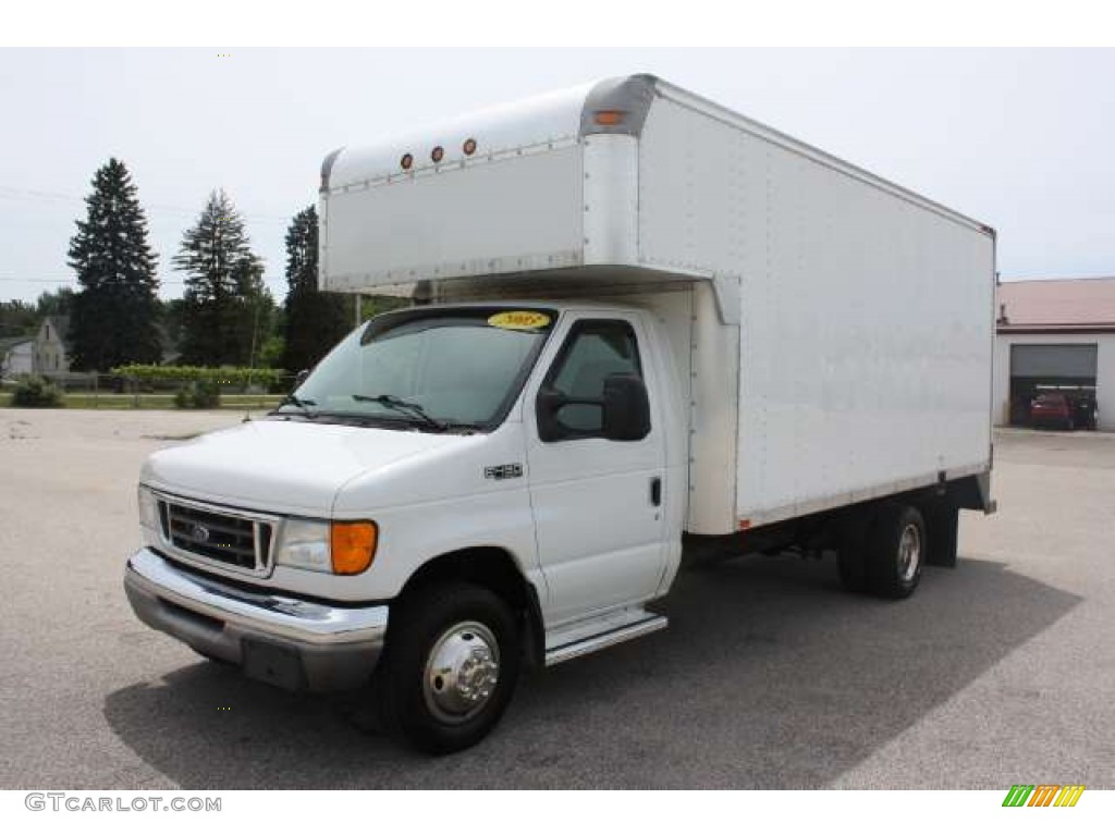 Oxford White 2003 Ford E Series Cutaway E450 Commercial Moving Truck Exterior Photo #51617368