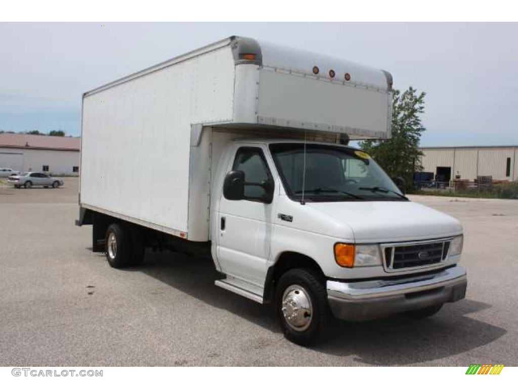 Oxford White 2003 Ford E Series Cutaway E450 Commercial Moving Truck Exterior Photo #51617401