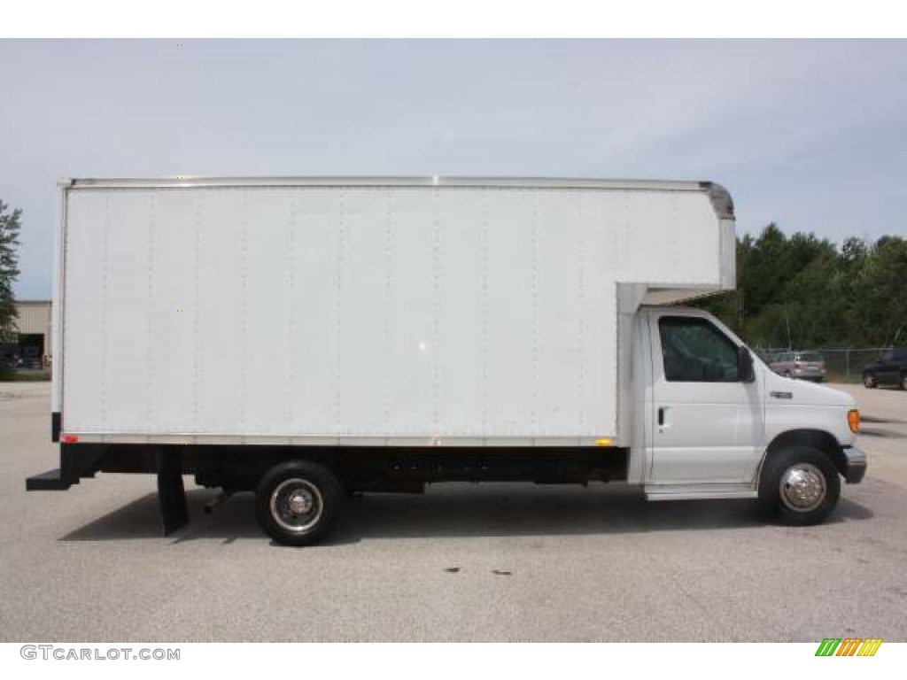 Oxford White 2003 Ford E Series Cutaway E450 Commercial Moving Truck Exterior Photo #51617416