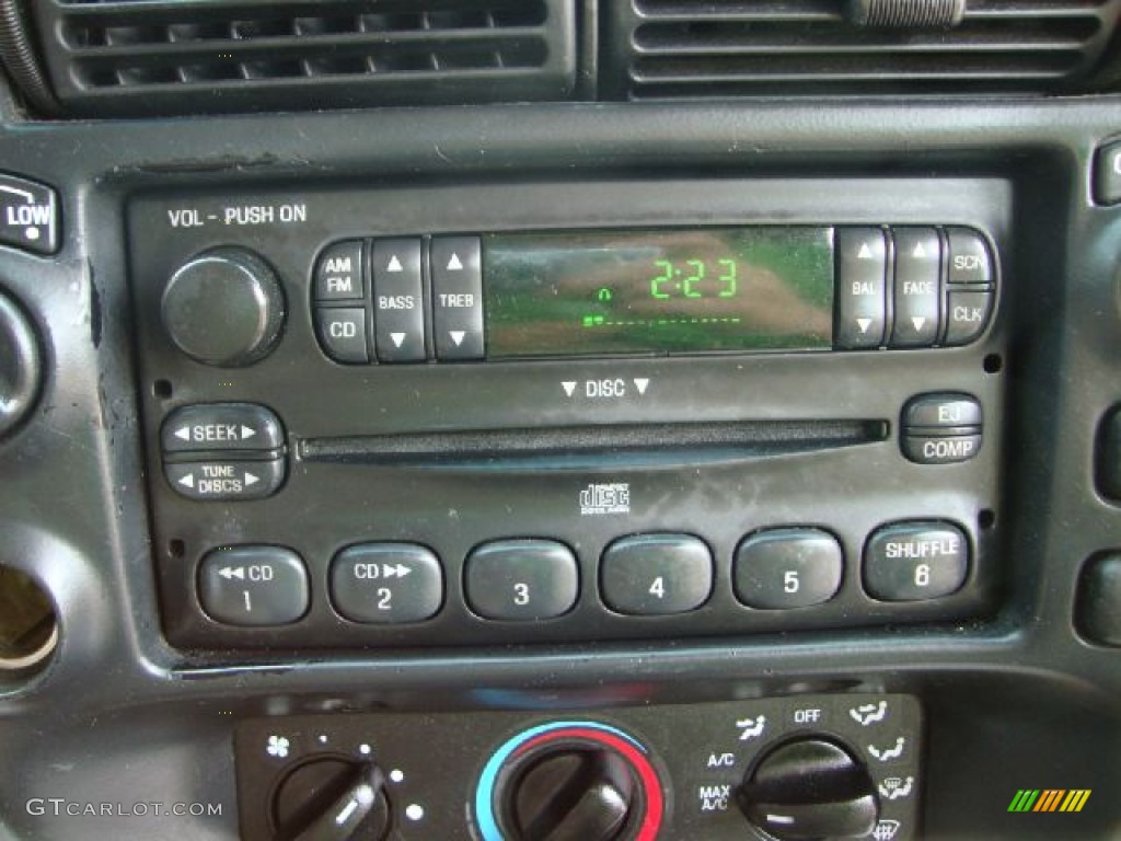 2000 Ford Explorer XLT 4x4 Controls Photo #51619786
