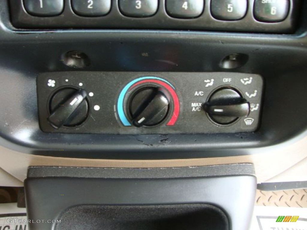 2000 Ford Explorer XLT 4x4 Controls Photo #51619813