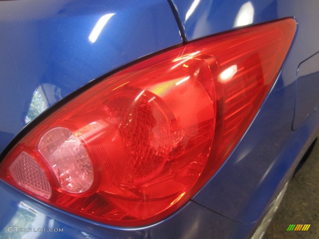 2010 Versa 1.8 S Hatchback - Metallic Blue / Charcoal photo #12