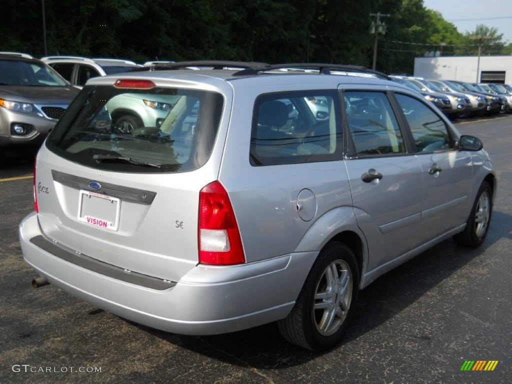 2000 Focus SE Wagon - CD Silver Metallic / Medium Graphite photo #2