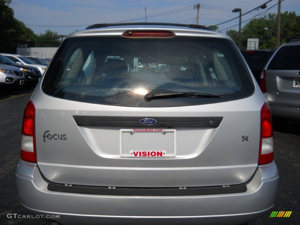 2000 Focus SE Wagon - CD Silver Metallic / Medium Graphite photo #13