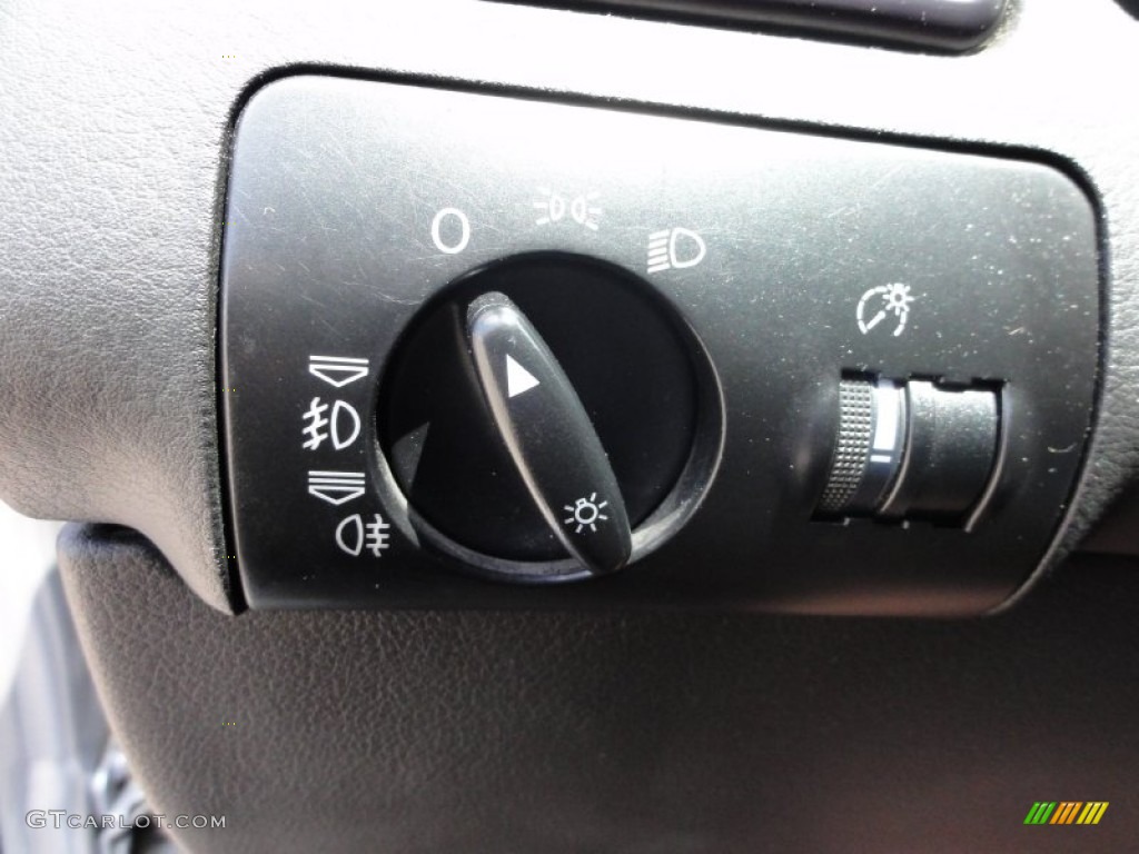 2001 Audi Allroad 2.7T quattro Avant Controls Photo #51638812