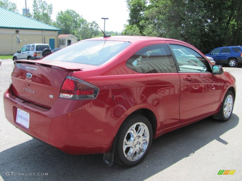 2009 Focus SE Coupe - Sangria Red Metallic / Medium Stone photo #2