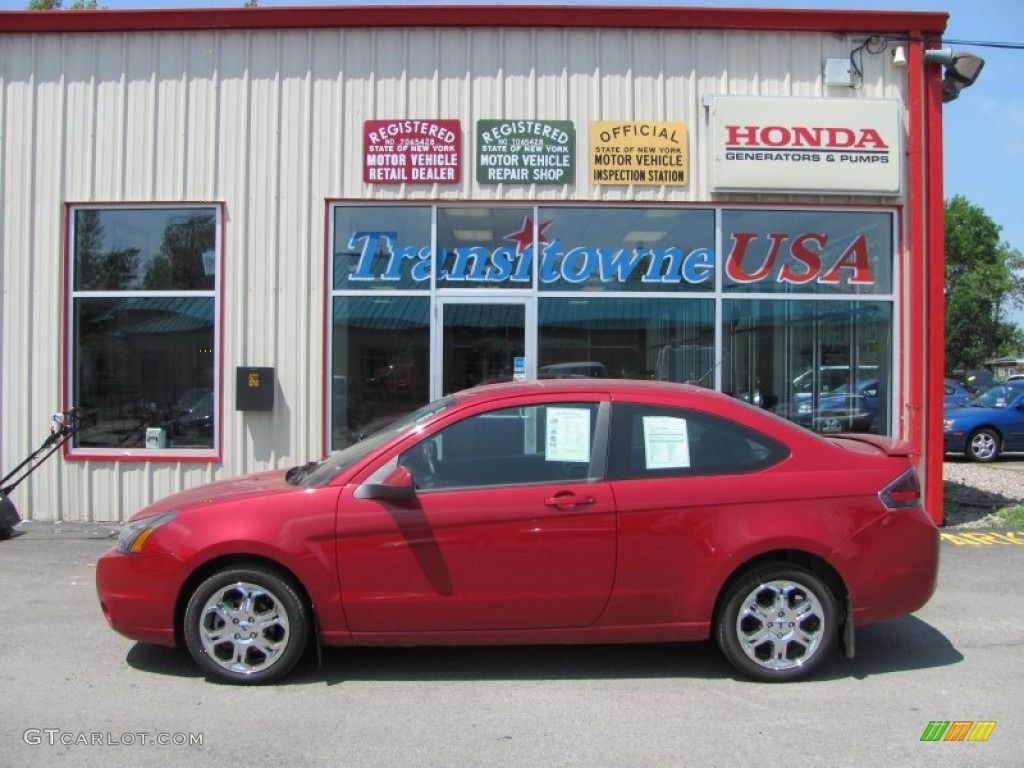 2009 Focus SE Coupe - Sangria Red Metallic / Medium Stone photo #4
