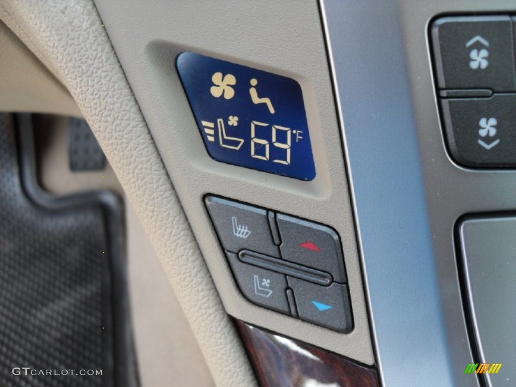 2011 Cadillac CTS Coupe Controls Photo #51644701