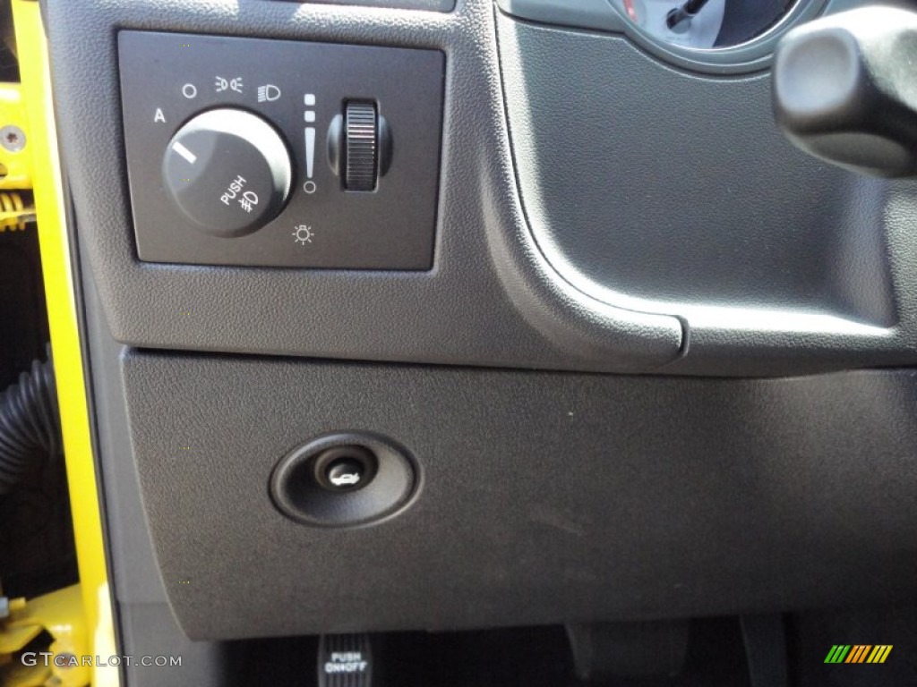 2010 Dodge Challenger SRT8 Controls Photo #51645634
