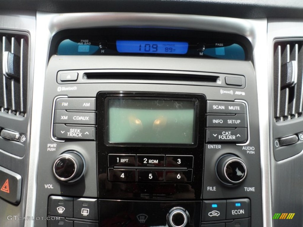 2011 Hyundai Sonata Hybrid Controls Photo #51646483