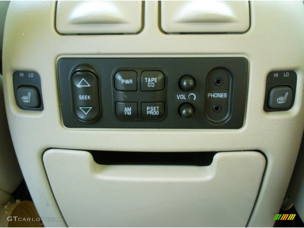 2002 Cadillac Escalade Standard Escalade Model Controls Photo #51647986