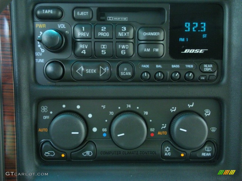 2002 Cadillac Escalade Standard Escalade Model Controls Photo #51648088