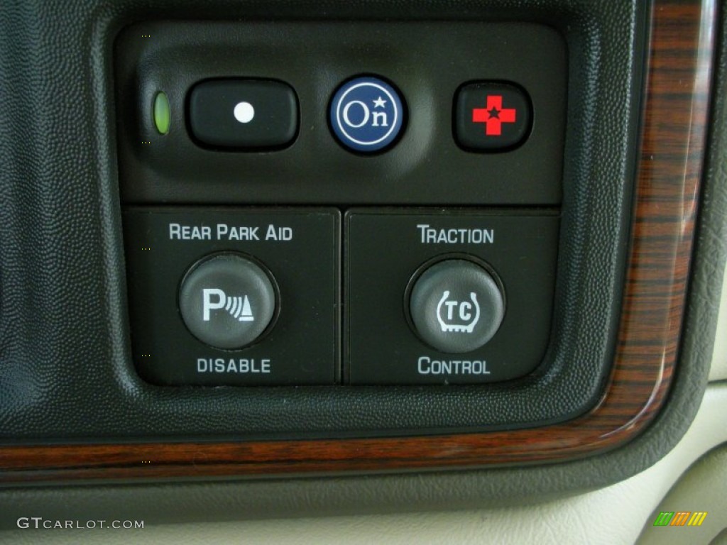 2002 Cadillac Escalade Standard Escalade Model Controls Photo #51648106