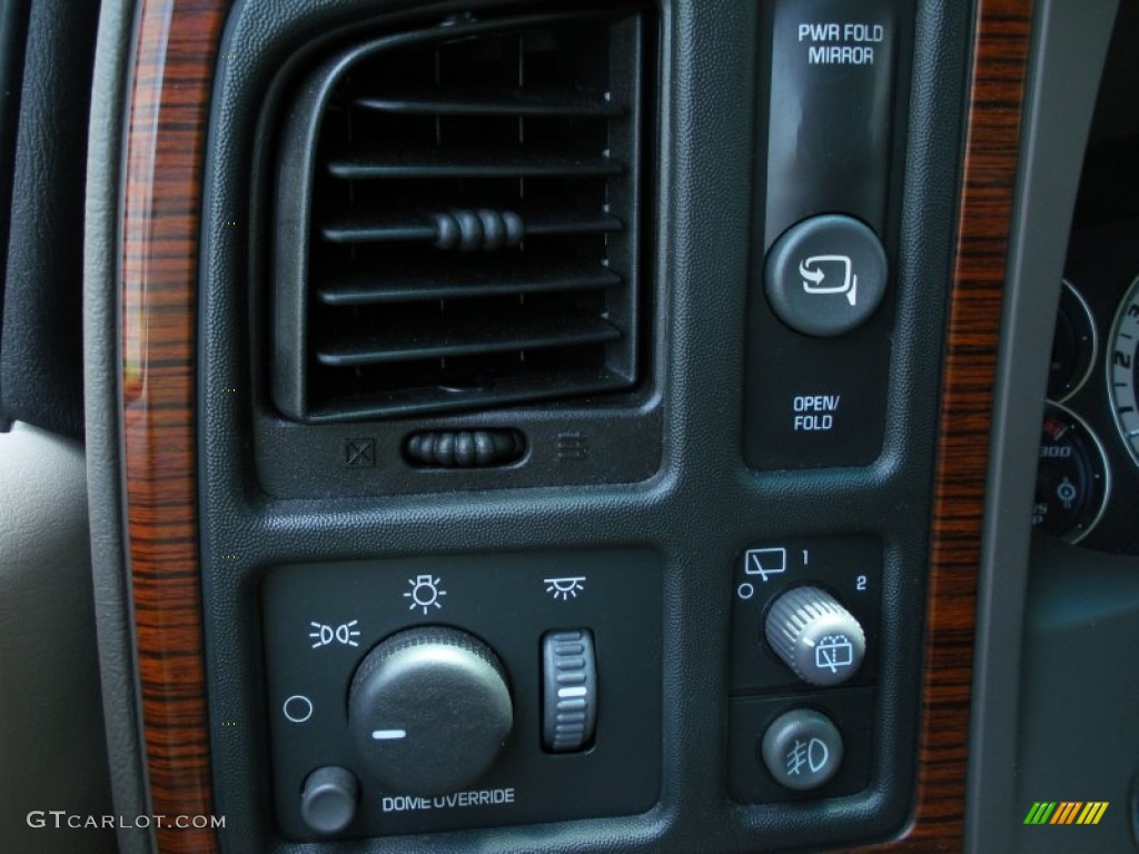 2002 Cadillac Escalade Standard Escalade Model Controls Photo #51648136