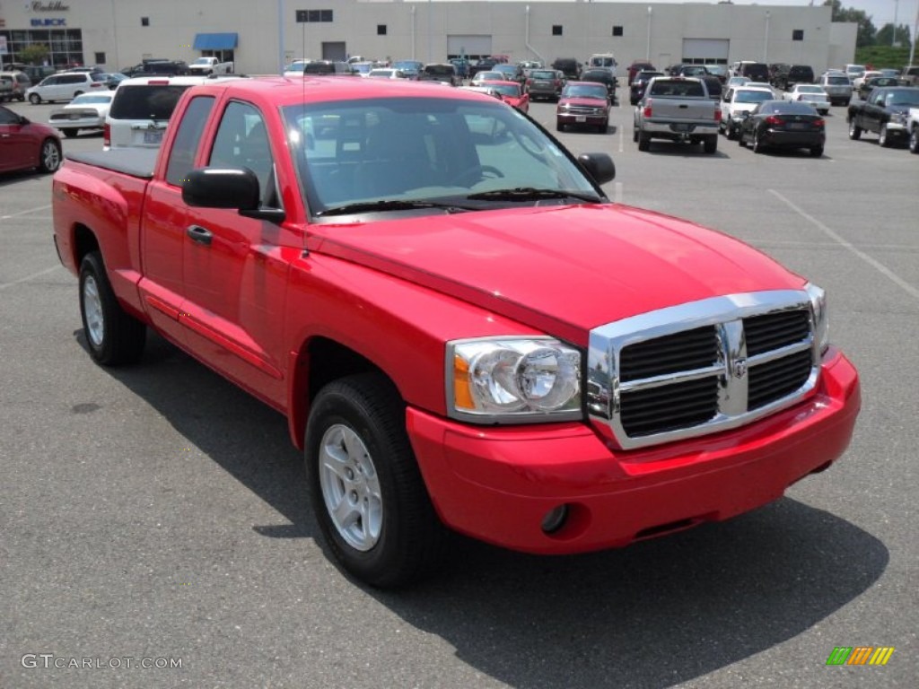 2005 Dakota SLT Club Cab 4x4 - Flame Red / Khaki photo #5