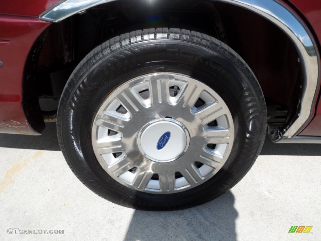 2005 Crown Victoria Police Interceptor - Dark Toreador Red Metallic / Light Flint photo #15