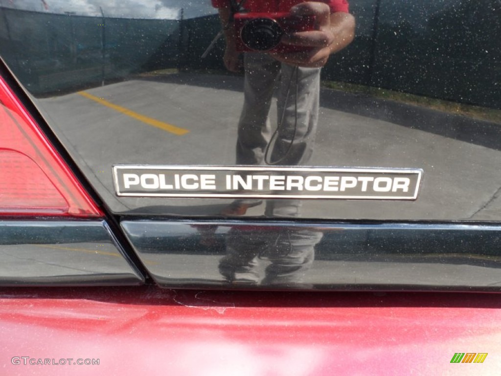 2005 Crown Victoria Police Interceptor - Dark Toreador Red Metallic / Light Flint photo #22