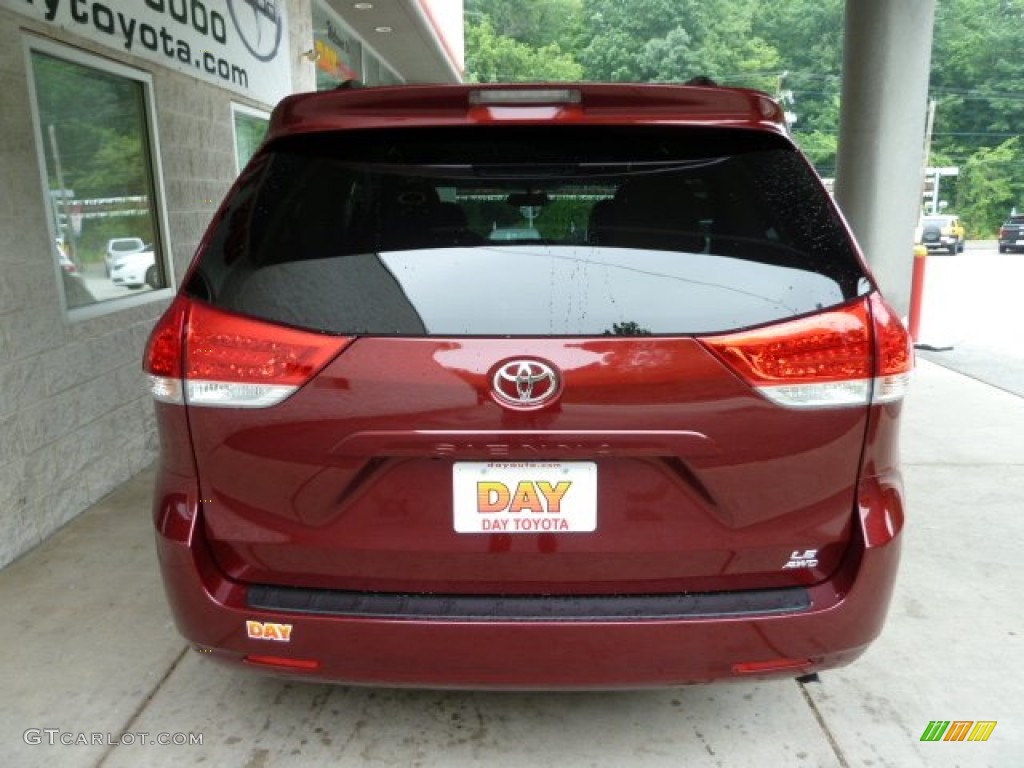 2011 Sienna LE AWD - Salsa Red Pearl / Light Gray photo #3